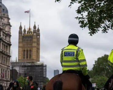 Fostă eurodeputată britanică, ucisă în propria locuință. Un bărbat de 26 de ani a fost arestat Fostă eurodeputată britanică, ucisă în propria locuință. Un bărbat de 26 de ani a fost arestat
