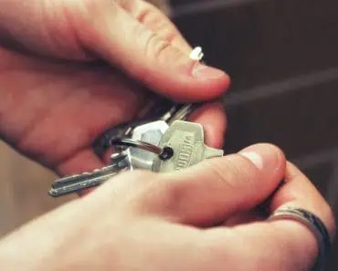 La ce trebuie să fii atent când cumperi un apartament. Sfaturile românilor: „Cere să vezi și subsolul” La ce trebuie să fii atent când cumperi un apartament. Sfaturile românilor: „Cere să vezi și subsolul”