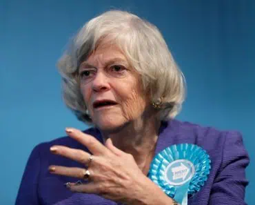 Ce a scris Ann Widdecombe în ultimele minute de viață. Mesajele fostei deputate au fost făcute publice
