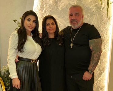 Sara, fiica lui Sile Cămătaru, a încheiat o etapă importantă din viață. Cum a apărut la ceremonia de absolvire
