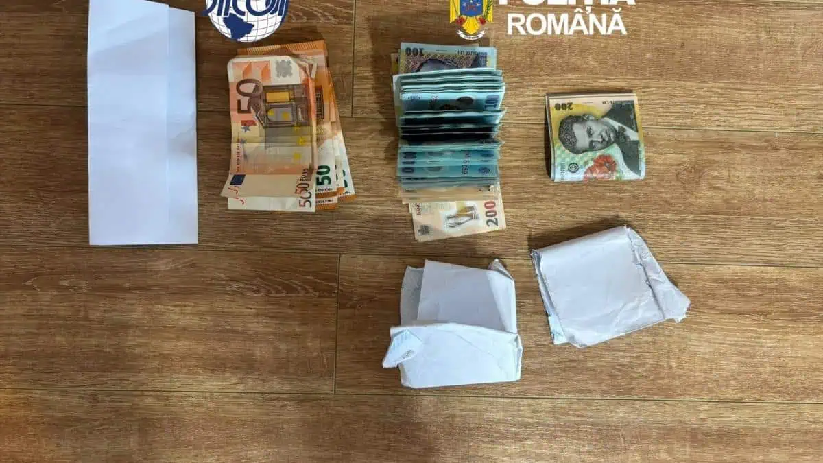 Percheziții la Casa de Pensii București într-un dosar de fraudă. Peste 860 de persoane sunt suspectate că și-au cumpărat vechime fictivă în muncă Percheziții la Casa de Pensii București într-un dosar de fraudă. Peste 860 de persoane sunt suspectate că și-au cumpărat vechime fictivă în muncă