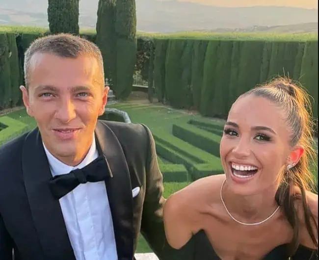Matei Stratan, fostul partener al Mădălinei Ghenea, se căsătorește cu iubita mai tinerică. Când va avea loc cununia și cât a costat inelul de logodnă Matei Stratan, fostul partener al Mădălinei Ghenea, se căsătorește cu iubita mai tinerică. Când va avea loc cununia și cât a costat inelul de logodnă