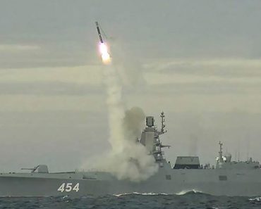 Rusia și-a pus forțele nucleare „în alertă maximă”. Anunț făcut de consilierul lui Putin: „Sunt pregătite de luptă”