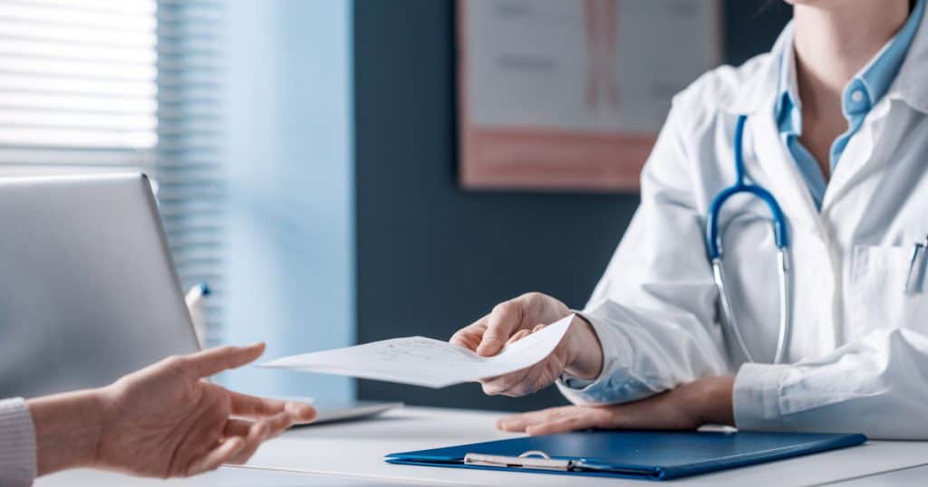 Ce analize și consultații sunt gratuite în 2026. Lista serviciilor medicale decontate inclusiv pentru persoanele neasigurate