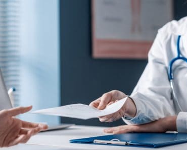 Ce analize și consultații sunt gratuite în 2026. Lista serviciilor medicale decontate inclusiv pentru persoanele neasigurate