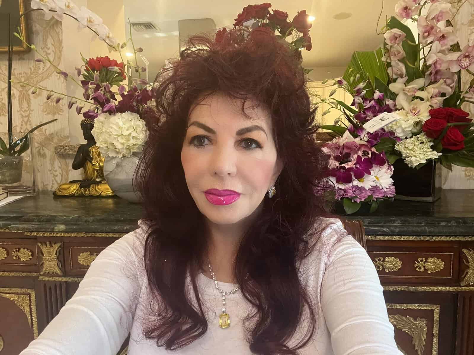 A prezis viitorul altora, dar nu și pe al ei! Carmen Harra, obligată să plătească aproape 7 milioane de dolari A prezis viitorul altora, dar nu și pe al ei! Carmen Harra, obligată să plătească aproape 7 milioane de dolari