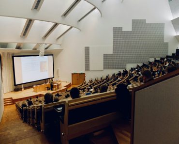 Facultățile se reinventează. Specializările noi pe care mizează universitățile pentru admiterea din acest an Facultățile se reinventează. Specializările noi pe care mizează universitățile pentru admiterea din acest an
