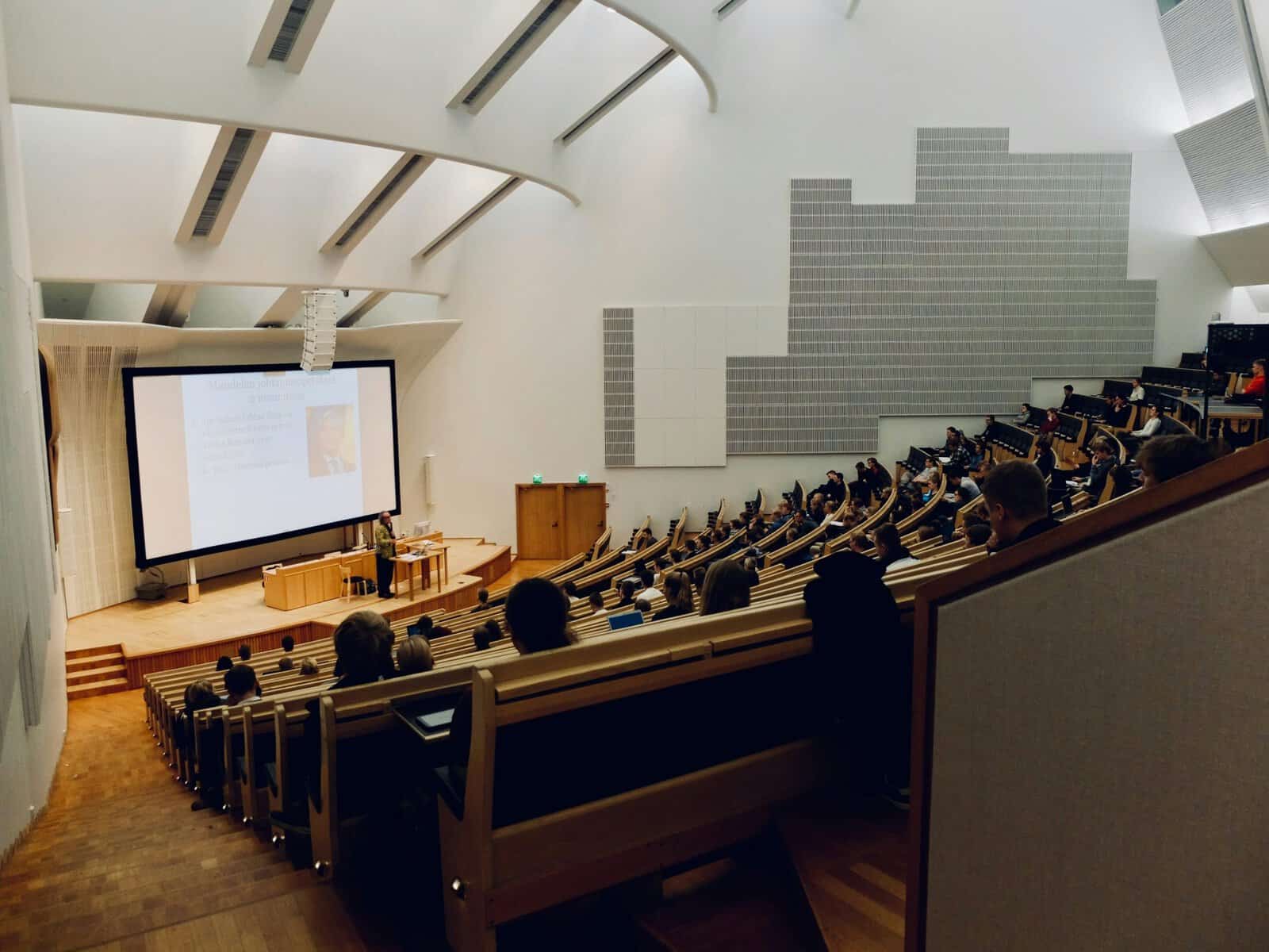 Facultățile se reinventează. Specializările noi pe care mizează universitățile pentru admiterea din acest an Facultățile se reinventează. Specializările noi pe care mizează universitățile pentru admiterea din acest an