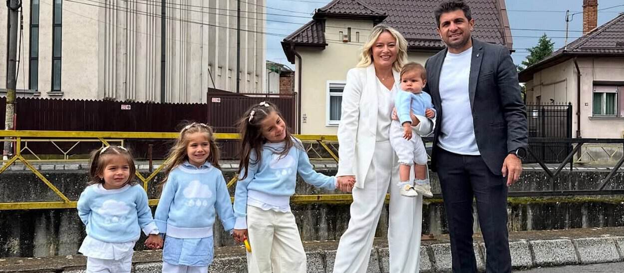 Momente emoționante în familia Laurei Cosoi. Cum îl surprind cele patru fetițe pe tatăl lor la împlinirea a 50 de ani Momente emoționante în familia Laurei Cosoi. Cum îl surprind cele patru fetițe pe tatăl lor la împlinirea a 50 de ani