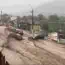 Ploile torențiale au făcut prăpăd la Bușteni. Străzi transformate în râuri, oameni rămași captivi în autoturisme