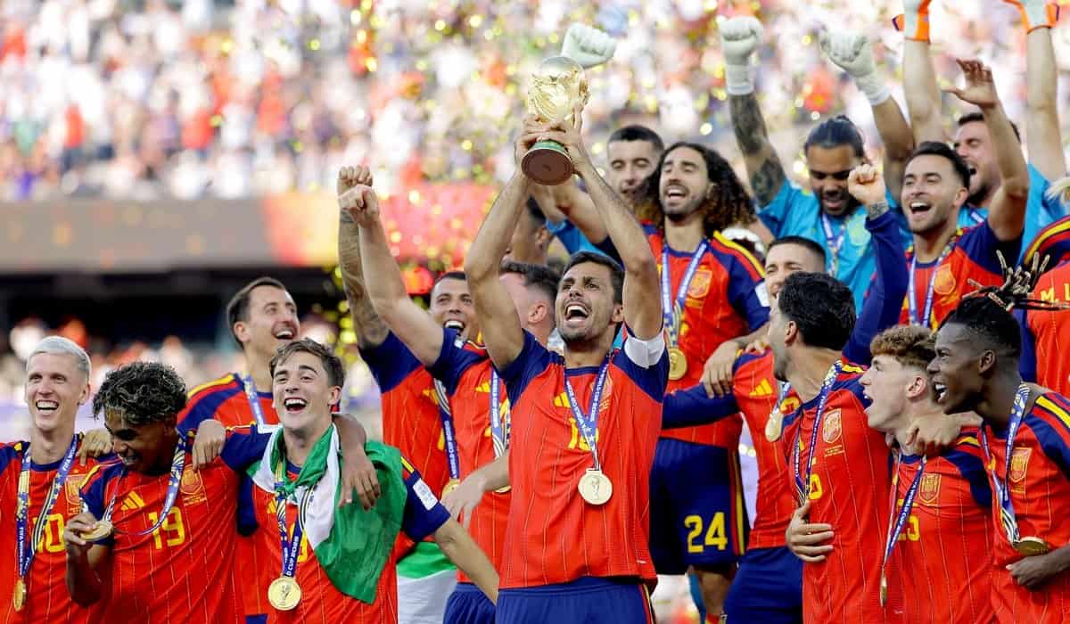 Yamal, mai bogat: câți bani ia fiecare jucător al Spaniei pentru titlul mondial Yamal, mai bogat: câți bani ia fiecare jucător al Spaniei pentru titlul mondial