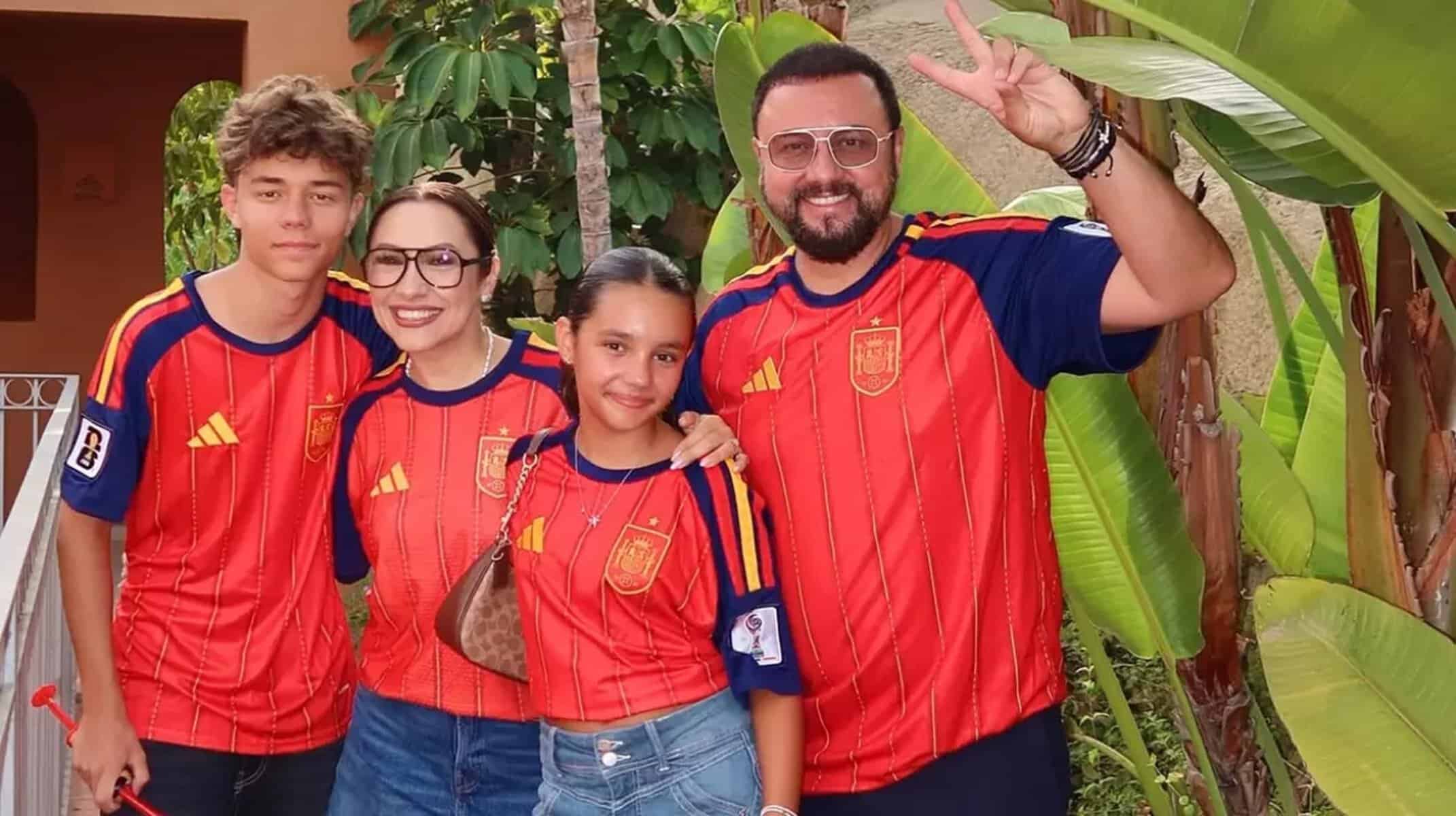 Andra și Cătălin Măruță, surprinși în mijlocul petrecerii din Spania! Imaginile care au atras atenția Andra și Cătălin Măruță, surprinși în mijlocul petrecerii din Spania! Imaginile care au atras atenția