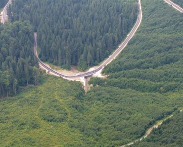 Șoseaua montană care cucerește turiștii. Natură, istorie și peisaje absolut spectaculoase Șoseaua montană care cucerește turiștii. Natură, istorie și peisaje absolut spectaculoase