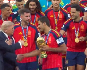 FIFA l-a tăiat pe Donald Trump din fotografiile oficiale ale finalei Cupei Mondiale. Ce a publicat Casa Albă FIFA l-a tăiat pe Donald Trump din fotografiile oficiale ale finalei Cupei Mondiale. Ce a publicat Casa Albă