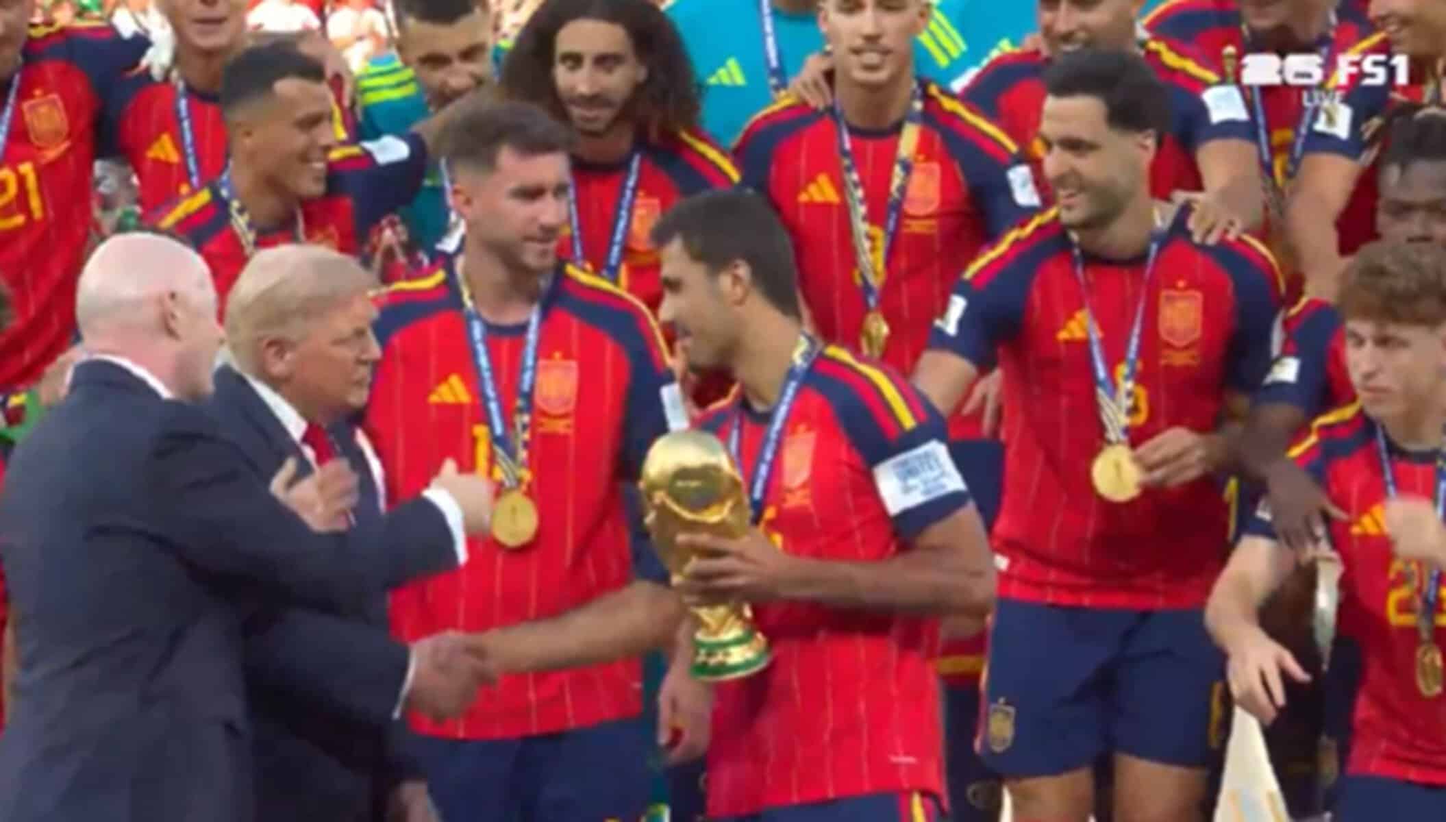 FIFA l-a tăiat pe Donald Trump din fotografiile oficiale ale finalei Cupei Mondiale. Ce a publicat Casa Albă FIFA l-a tăiat pe Donald Trump din fotografiile oficiale ale finalei Cupei Mondiale. Ce a publicat Casa Albă
