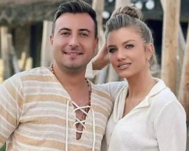 Valentin Sanfira și Codruța Filip, din nou unul lângă celălalt. Apariția care i-a surprins pe fani Valentin Sanfira și Codruța Filip, din nou unul lângă celălalt. Apariția care i-a surprins pe fani