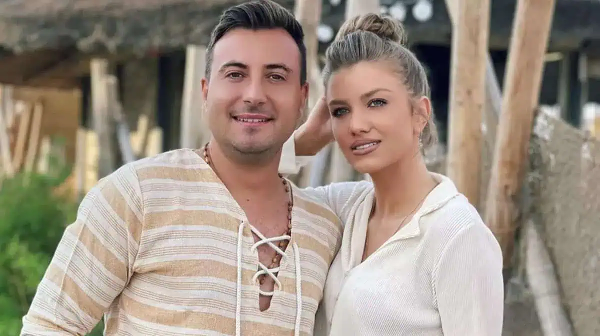 Valentin Sanfira și Codruța Filip, din nou unul lângă celălalt. Apariția care i-a surprins pe fani Valentin Sanfira și Codruța Filip, din nou unul lângă celălalt. Apariția care i-a surprins pe fani