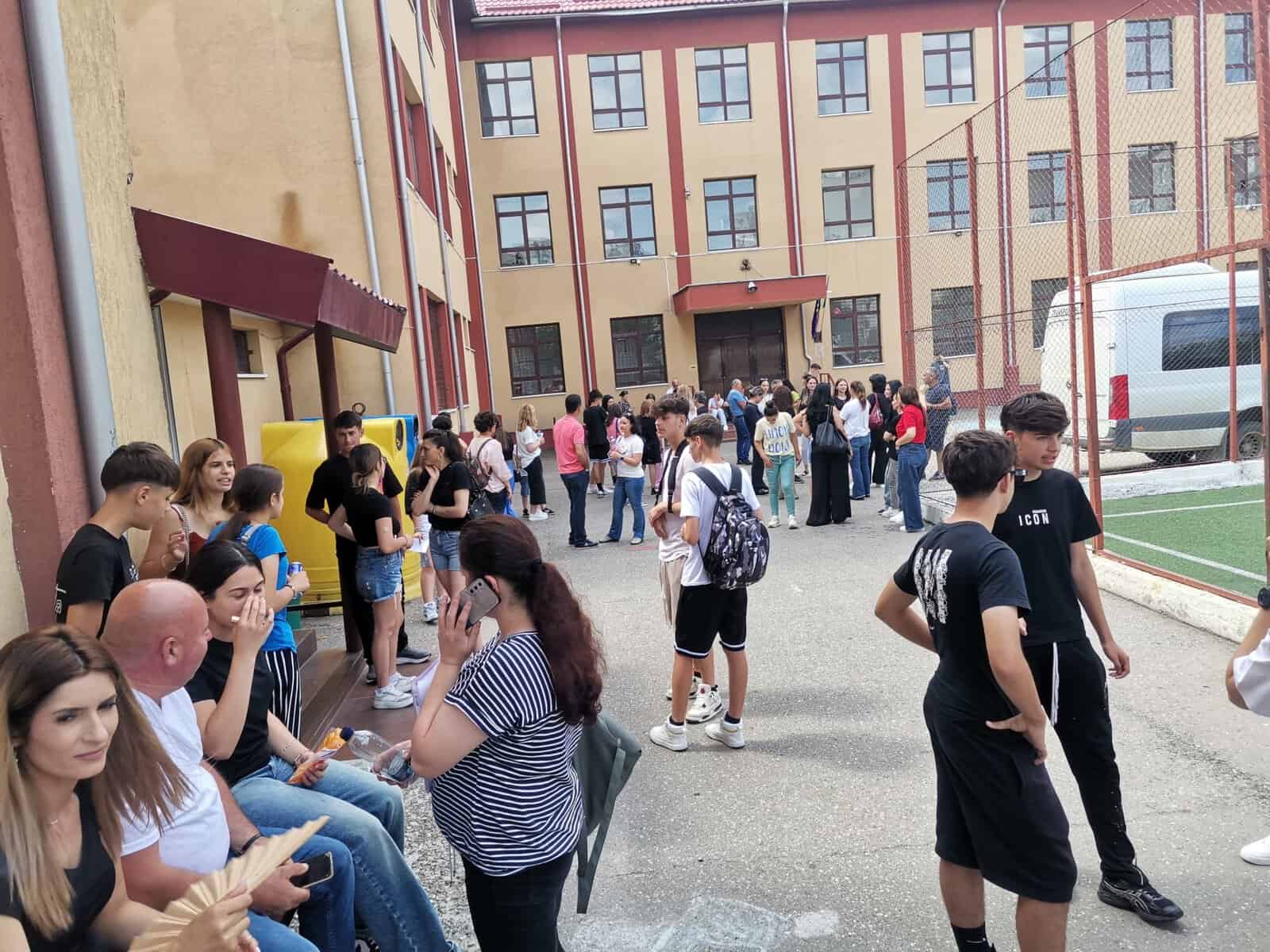 Elev cu media 8,82, rămas fără loc la liceu după repartizarea computerizată. Ce s-a întâmplat? Elev cu media 8,82, rămas fără loc la liceu după repartizarea computerizată. Ce s-a întâmplat?