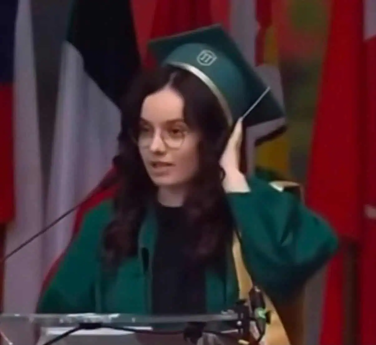 Avertismentul unei studente la Medicină, chiar la festivitatea de absolvire: „Nu este în regulă” Avertismentul unei studente la Medicină, chiar la festivitatea de absolvire: „Nu este în regulă”