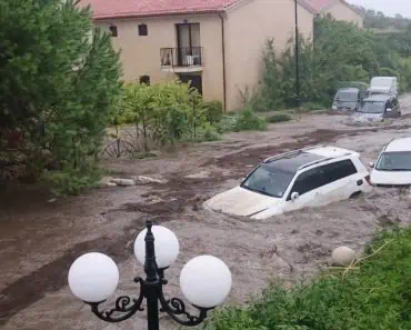 Furtună devastatoare în Bulgaria. Stațiunile preferate ale turiștilor au fost distruse de vânt Furtună devastatoare în Bulgaria. Stațiunile preferate ale turiștilor au fost distruse de vânt
