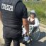„O sesizare de cerșetorie în București a dus direct la un BMW X5”. Ce a descoperit Poliția Locală lângă o tânără în scaun cu rotile