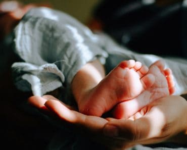 Minune într-un spital din România: o femeie a născut cvadrupleți. Bebelușii au fost transferați la terapie intensivă Minune într-un spital din România: o femeie a născut cvadrupleți. Bebelușii au fost transferați la terapie intensivă