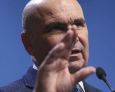 Bolojan a fost întrebat de întâlnirea Ciolacu-Arsene din Italia. Răspunsul premierului: „Eşti ceea ce faci, nu ceea ce zici”