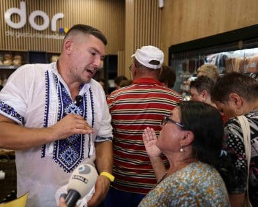 După deschiderea cu scandal, acum cam bate vântul în magazinul lui Donca. „Scump, dom’le, scump!” După deschiderea cu scandal, acum cam bate vântul în magazinul lui Donca. „Scump, dom’le, scump!”
