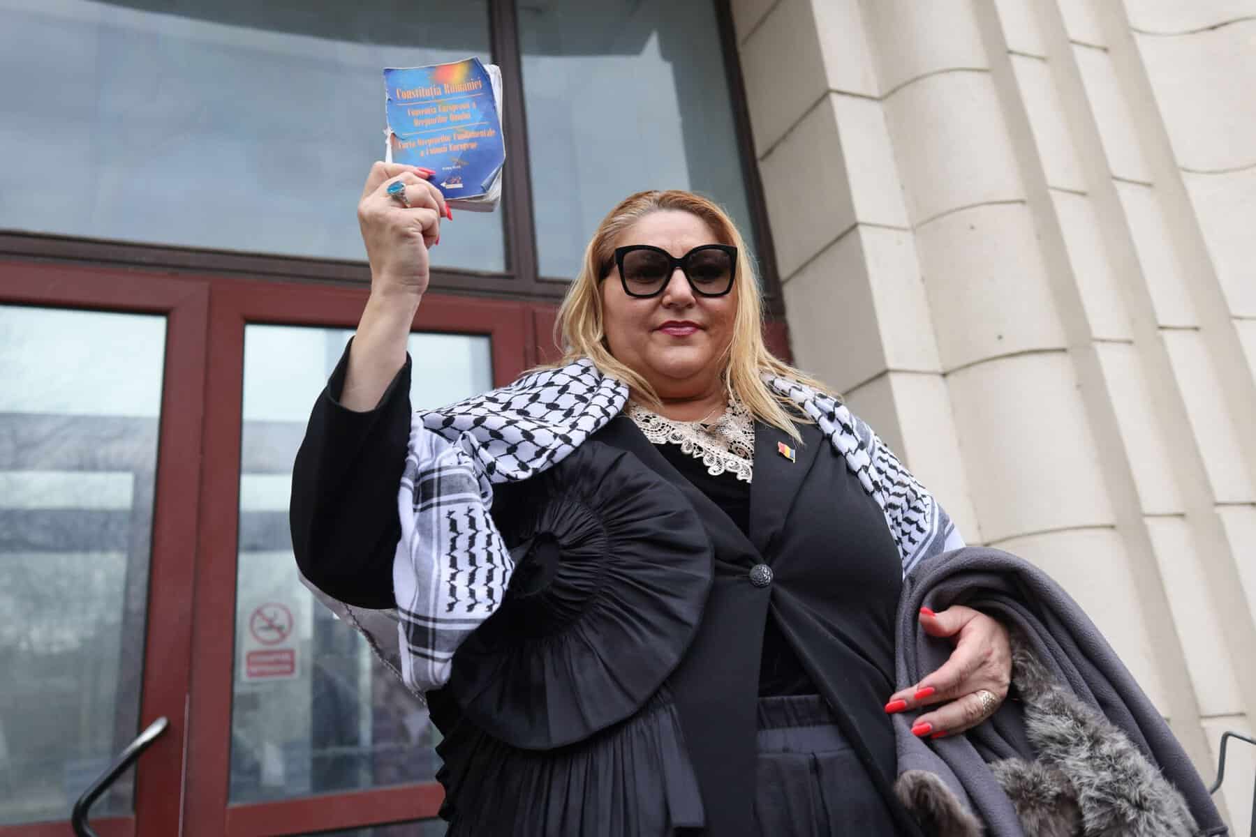 Diana Șoșoacă a fost implicată într-un accident rutier. Europarlamentara a fost transportată la Spitalul Universitar pentru îngrijiri UPDATE Diana Șoșoacă a fost implicată într-un accident rutier. Europarlamentara a fost transportată la Spitalul Universitar pentru îngrijiri UPDATE