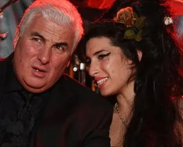 Tatăl artistei Amy Winehouse trebuie să plătească un milion de lire prietenilor ei. Care este motivul Tatăl artistei Amy Winehouse trebuie să plătească un milion de lire prietenilor ei. Care este motivul