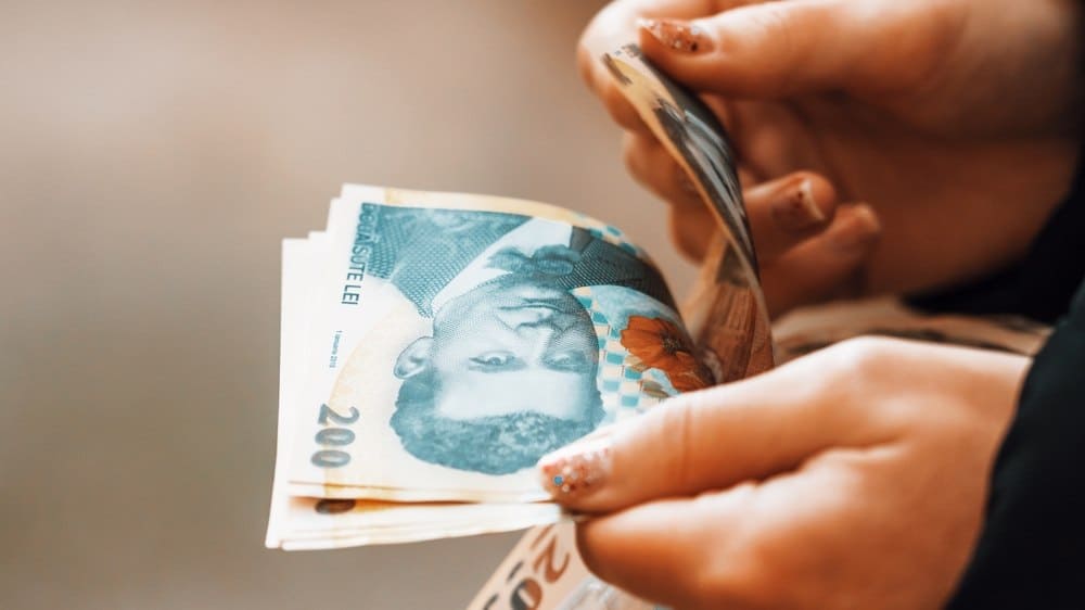 Vești bune pentru românii care își îngrijesc părinții sau bunicii. Un nou ajutor financiar a fost aprobat Vești bune pentru românii care își îngrijesc părinții sau bunicii. Un nou ajutor financiar a fost aprobat