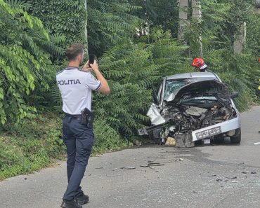 VIDEO: Accident grav la Ploiesti Sud. O fată a fost rănită VIDEO: Accident grav la Ploiesti Sud. O fată a fost rănită