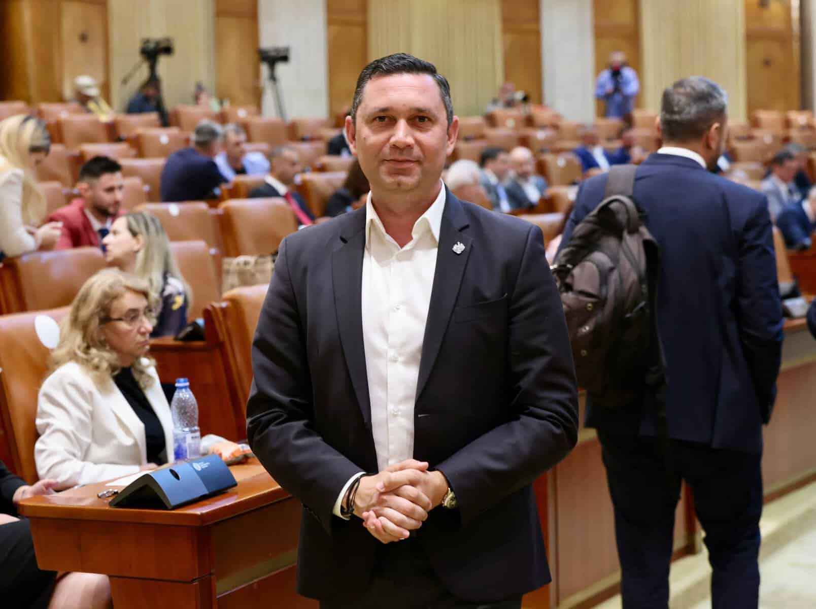 Bogdan Toader (PSD Prahova): Legea salarizării unitare nu poate fi votată „pe încredere”, fără transparență și consultări Bogdan Toader (PSD Prahova): Legea salarizării unitare nu poate fi votată „pe încredere”, fără transparență și consultări