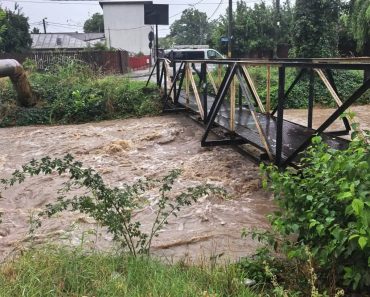 ALERTĂ la Ploiești! Pârâul Dâmbu a ajuns la nivelul maxim. Locuințe inundate în zona Gării de Nord, pompierii intervin ALERTĂ la Ploiești! Pârâul Dâmbu a ajuns la nivelul maxim. Locuințe inundate în zona Gării de Nord, pompierii intervin