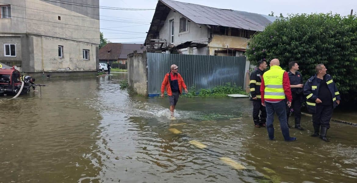 12 persoane evacuate din locuințe în comuna Bucov, sat Pleașa, în urma inundațiilor 