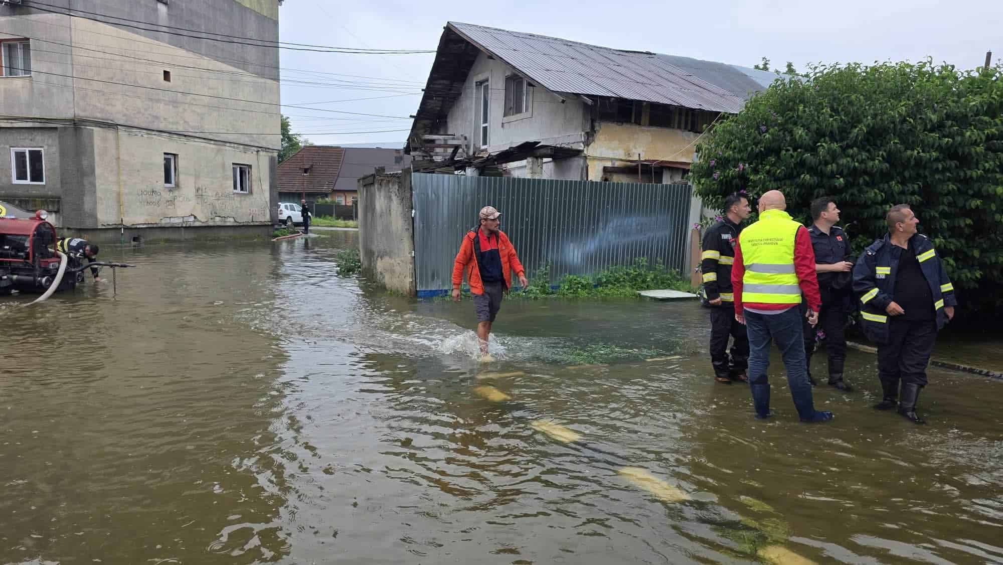 12 persoane evacuate din locuințe în comuna Bucov, sat Pleașa, în urma inundațiilor 12 persoane evacuate din locuințe în comuna Bucov, sat Pleașa, în urma inundațiilor