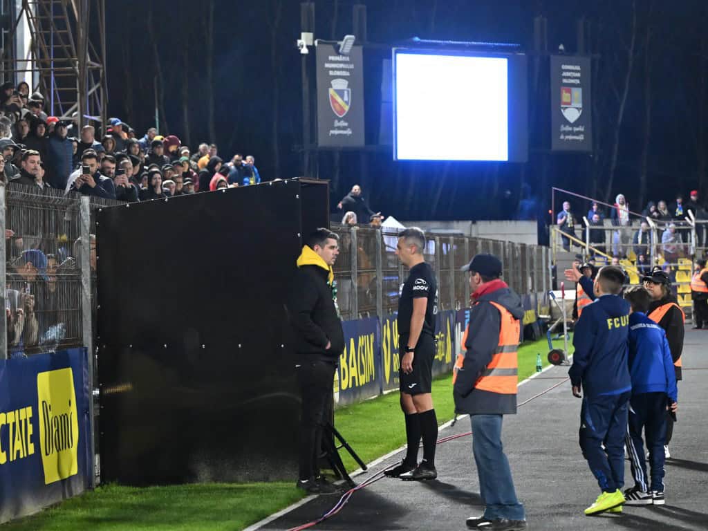Un clasic al Superligii va fi arbitrat de Feșnic. Petrolul vrea să bată Argeșul a treia oară Un clasic al Superligii va fi arbitrat de Feșnic. Petrolul vrea să bată Argeșul a treia oară