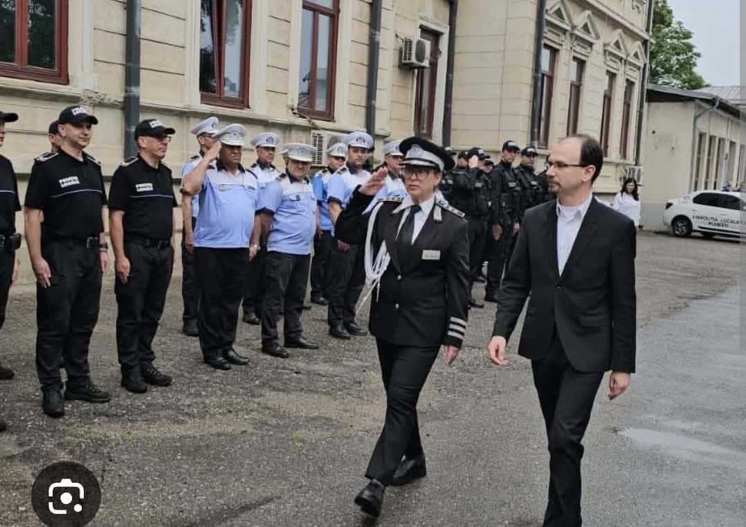 CINE LE INTERZICE POLIȚIȘTILOR LOCALI SĂ INTERVINĂ? Apel public PH Online: Așteptăm mesajele și dezvăluirile polițiștilor pe adresa redacției! Are conducerea ordin să închidă ochii la haosul din Ploiești?