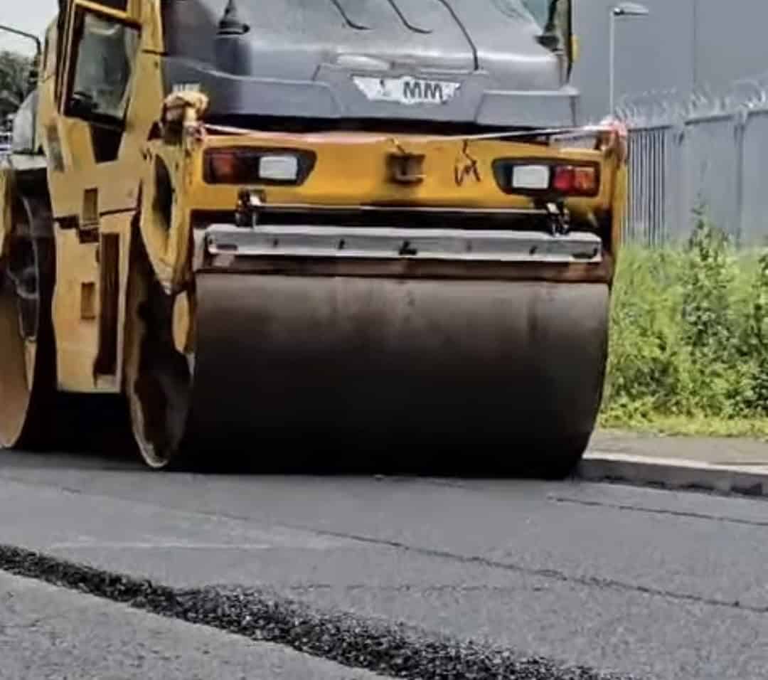 COȘMARUL DE PE STRADA LABORATORULUI: O lucrare de 6 luni, întinsă pe aproape 4 ani! Primarul Mihai Polițeanu dă vina pe vreme și pe alții, în timp ce șoferii mor de nervi în trafic