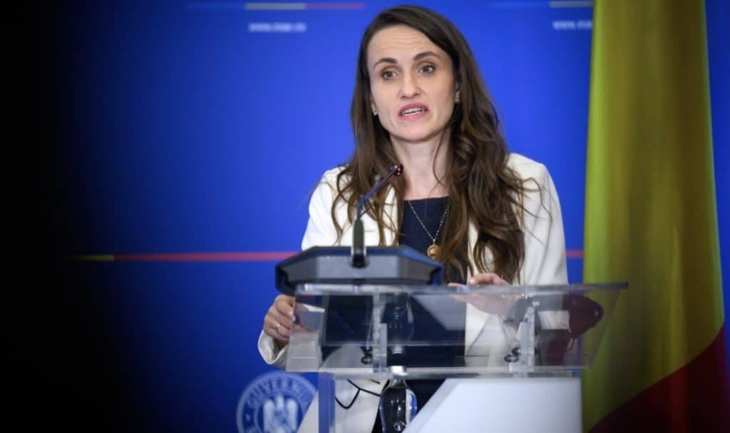 30.000 de români abandonaţi de autorităţile române printre incendiile din Franţa. „Curând vor veni din nou campaniile electorale și solicitările de sprijin din partea diasporei”. Ţoiu se ceartă cu Gândul și spune că românii pot suna la un număr de telefon