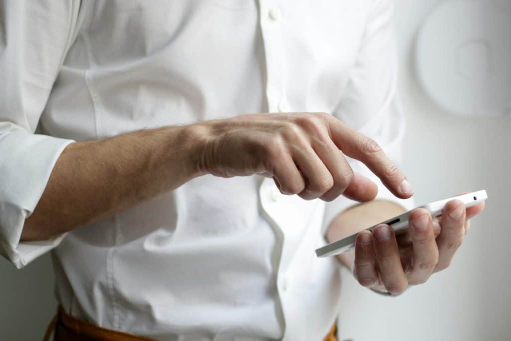 Cum se schimbă așteptările când cauți un smartphone practic, dar bine echilibrat