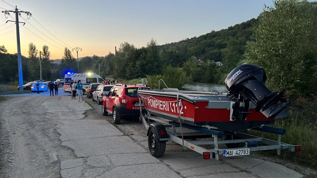 Căruțaș luat de apă când traversa Teleajenul. Doar calul a fost găsit