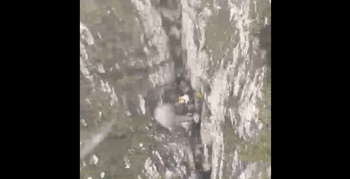 VIDEO: Imagini spectaculoase din timpul salvării alpiniștilor căzuți în abruptul Bucegilor VIDEO: Imagini spectaculoase din timpul salvării alpiniștilor căzuți în abruptul Bucegilor
