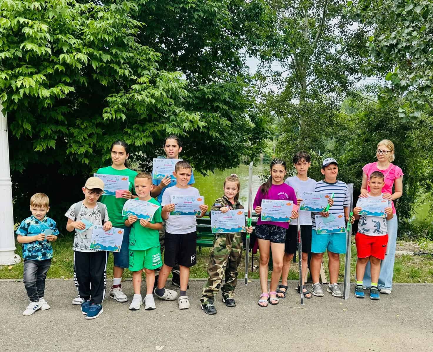 Parcul Constantin Stere: „Concurs de pescuit sportiv pentru copii” într-o zi cu vreme perfecta pentru activitate în aer liber Parcul Constantin Stere: „Concurs de pescuit sportiv pentru copii” într-o zi cu vreme perfecta pentru activitate în aer liber