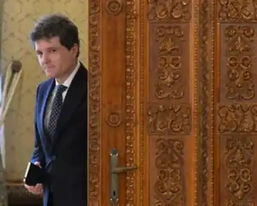 Consultările de la Cotroceni dintre Nicușor Dan și liderii fostei coaliții s-au încheiat. Este vehiculată nominalizarea lui Alexandru Nazare Consultările de la Cotroceni dintre Nicușor Dan și liderii fostei coaliții s-au încheiat. Este vehiculată nominalizarea lui Alexandru Nazare