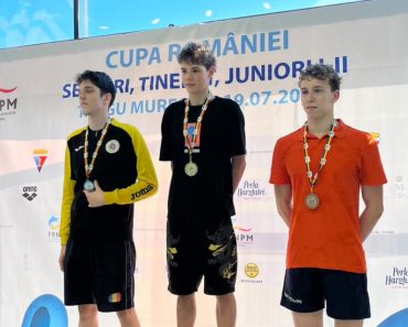 Campion la tineret și vicecampion la seniori Campion la tineret și vicecampion la seniori