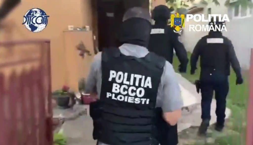 VIDEO: Traficanți de droguri care operau în Ploiești și în Boldești-Scăeni, prinși. Cel mai mic are 17 ani