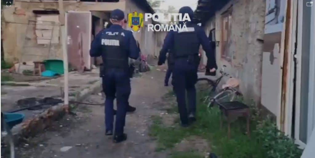 VIDEO: Matiz furat în Prahova. Suspecții, ridicați de mascați