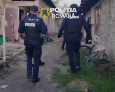 VIDEO: Matiz furat în Prahova. Suspecții, ridicați de mascați