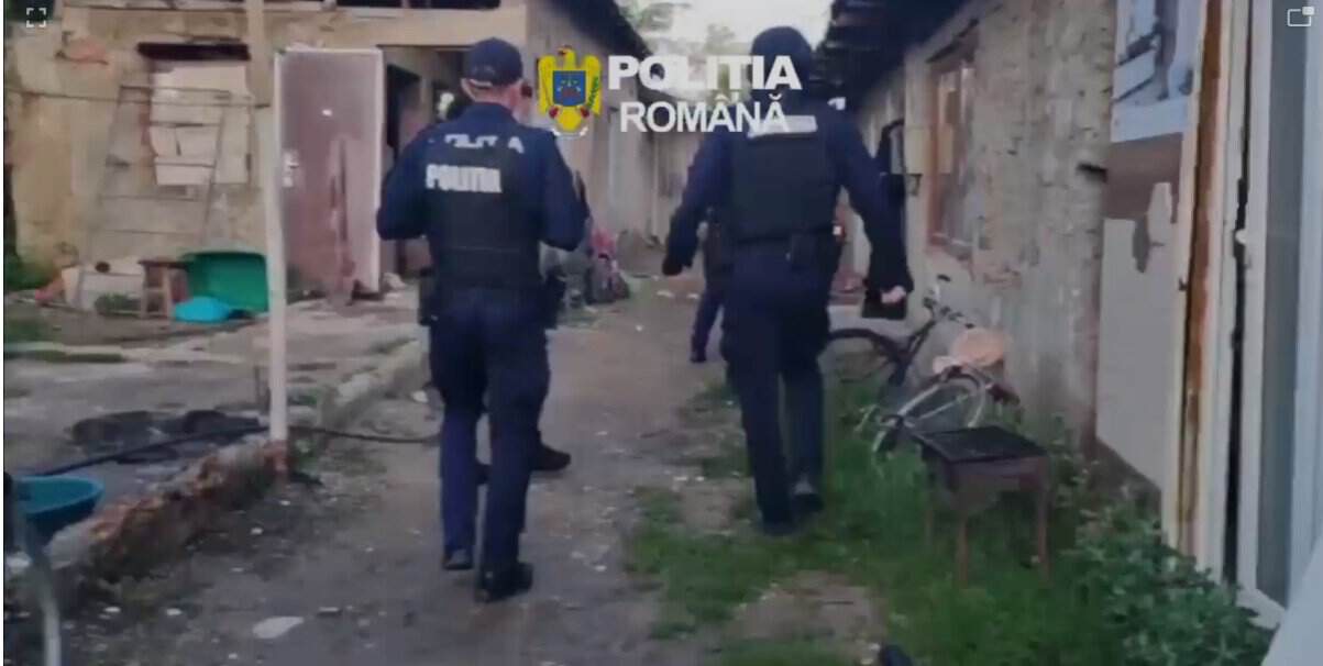 VIDEO: Matiz furat în Prahova. Suspecții, ridicați de mascați